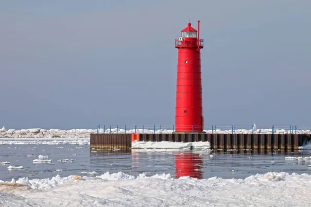 Muskegon South Pierhead Lighthouse