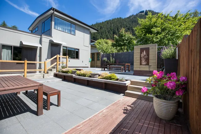 Lomond Lodge Motel & Apts