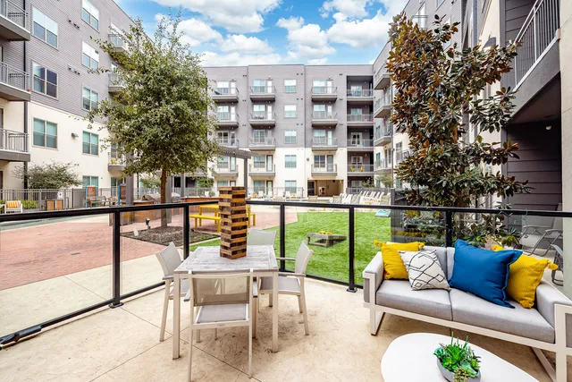 The Drake on Summit Apartments