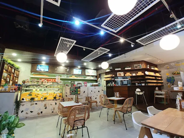 Burgreens Oakwood Kuningan - Healthy Plant-Based Eatery