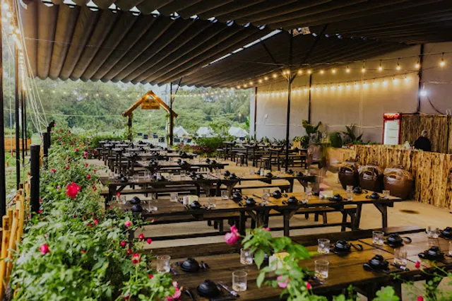 Làng Ngoại Ô Sentosa - Nhà hàng, Coffee & Hotels