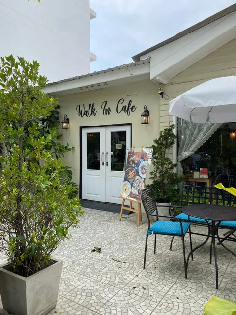 Walk In Cafe