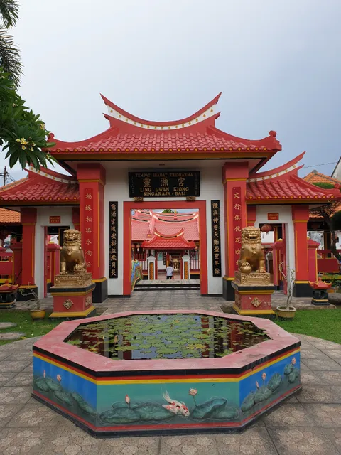 Klenteng Ling Gwan Kiong