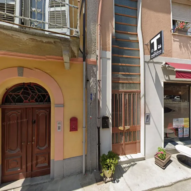 Un Posto Pulito, Illuminato Bene