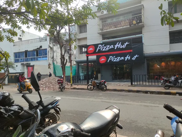 Pizza Hut | Sahdeo Mahto Marg, Patna