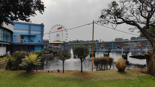 Taman Akuarium Air Tawar TMII