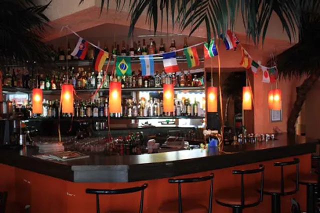 Meeting point 25 • Cocktail - Cafe - Bar