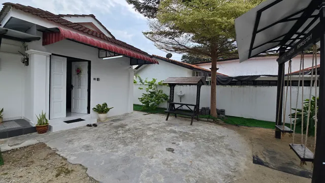 GOLF AVENUE HOMESTAY