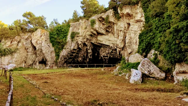 Parco Archeologico di Santa Maria di Merino NECROPOLI “LA SALATA”