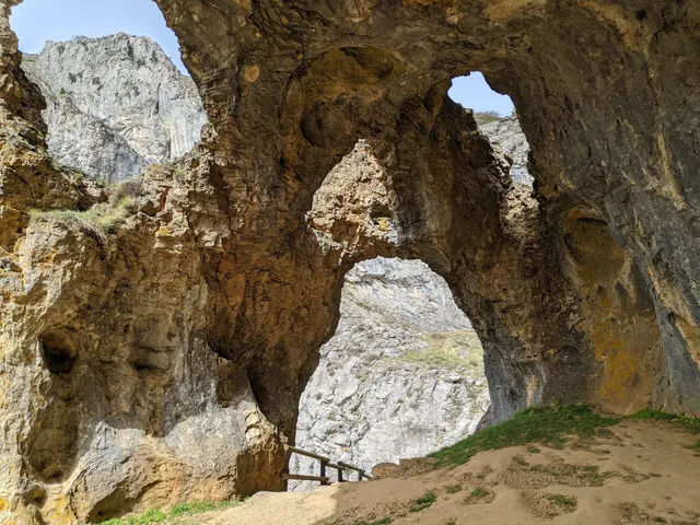 Ruta de los Calderones en Piedrasecha, León