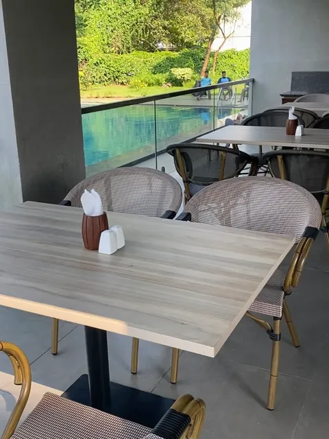 AURA Kitchen and Bar