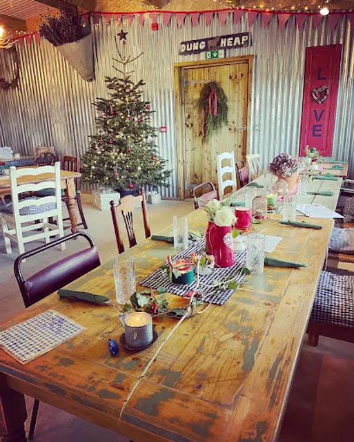 The Ring Feeder Cafe