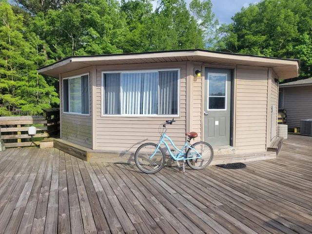 Pier Cabin 1