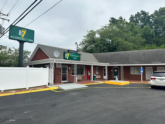 Economy 7 Inn- Hampton