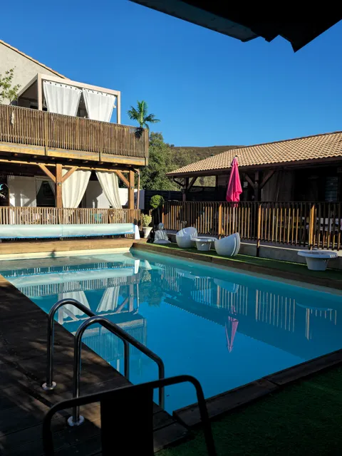 Gites o fil de l'eau: piscine, spa, accès rivière, grand gite pour groupes