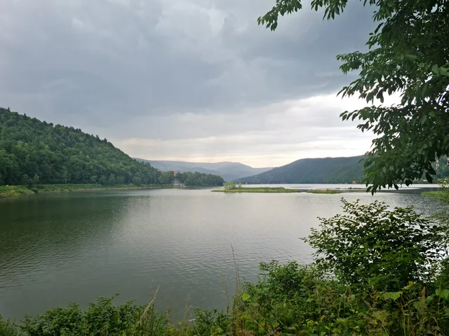 Nad Jeziorem Międzybrodzkim