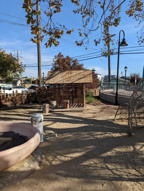 Pogo Park #1 - Elm Playlot