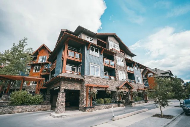 Blackstone Mountain Lodge by CLIQUE