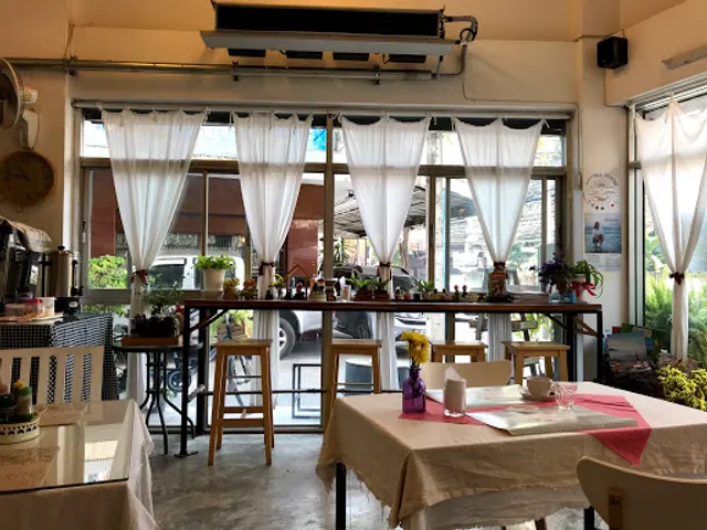 Hong Kong Style Restaurant & Grace Cafe