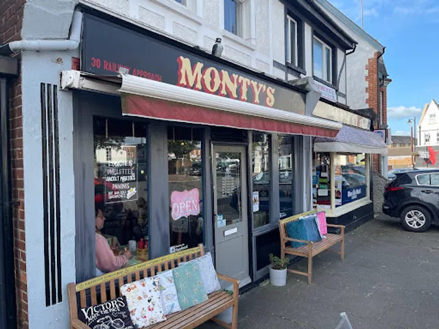 Monty's Cafe