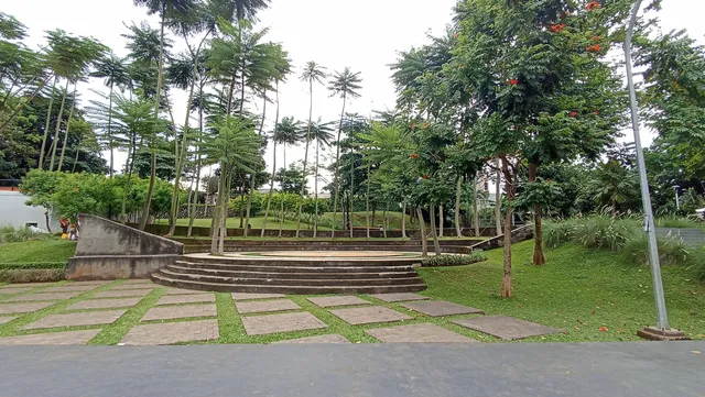 Taman Delonix Jakarta Timur