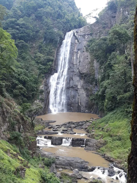 Phi Liêng Waterfall