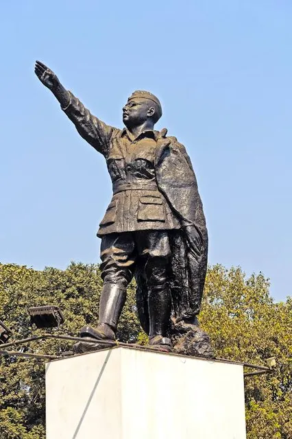 নেতাজি মূর্তি