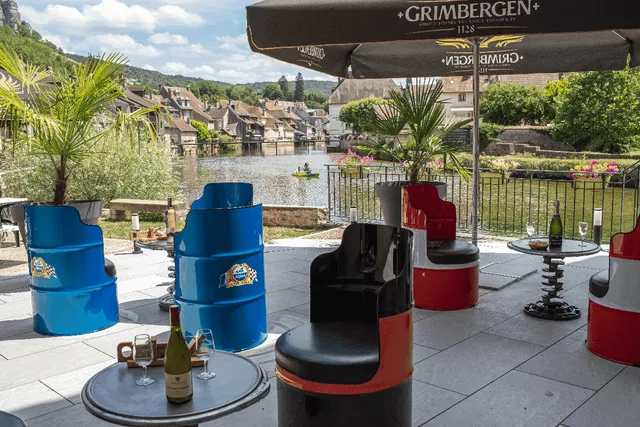 Les Tanneries d'Ornans - bar restaurant & gîte insolite: Location chambres, hébergement de vacances Jura Doubs 25