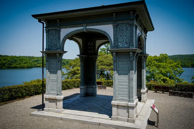 Entrance Porch, Religious College