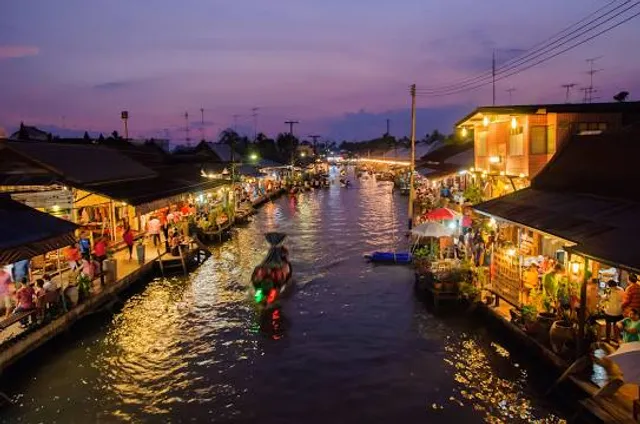 Bang Khla Floating Market