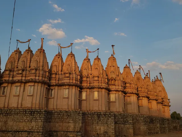 Shri Shri Nakoda Avanti 108 Parshwanath Jain Tirth Dham