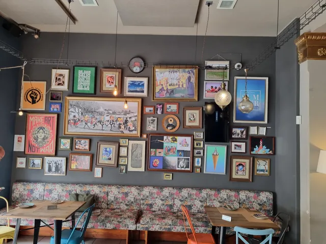 Restaurante Dios los cria... y el viento los amontona