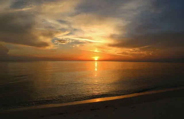 Little Hickory Island