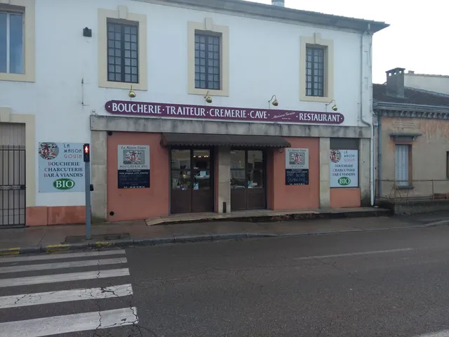 Farmers market in Coustellet