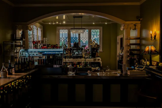 Manolo's Boutique Wines & Bistro