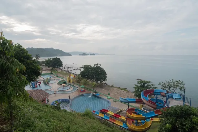 RedDoorz Premium @ Kahai Beach Lampung