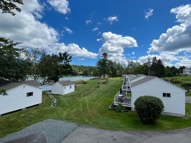 Edgewater Motel & Cottages