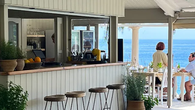 Mikro Nisi Restaurant