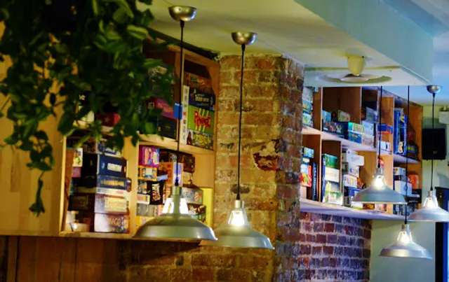 Loufoque Paris 5 - Restaurant et bar à jeux