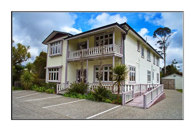 Holly Homestead Bed & Breakfast