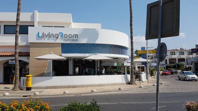 Living Room Restaurant - Lounge Bar