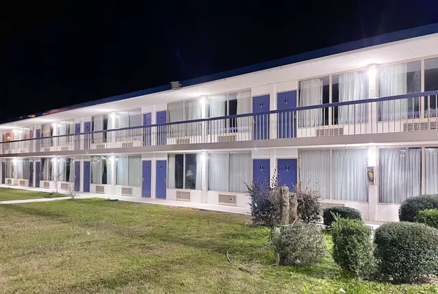 Motel 6 Marianna, FL