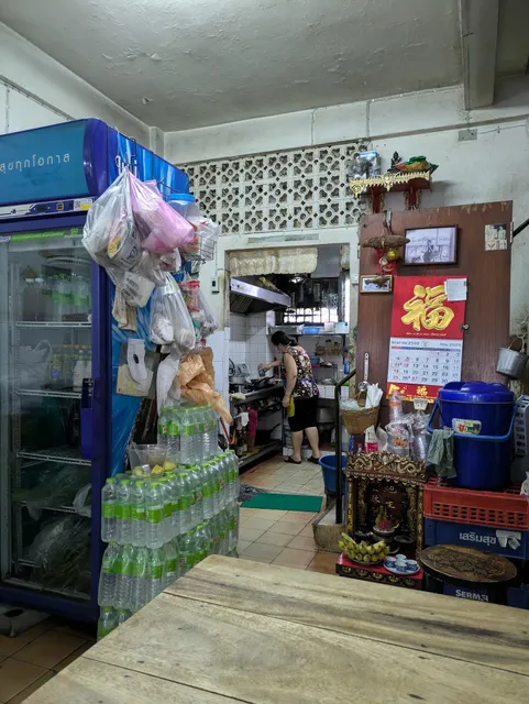 Aunty’s Wok PhayaThai อาหารตามสั่ง