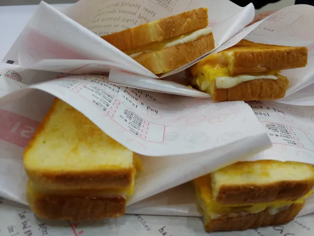 Isaac Toast and Coffee - Bulgwang Branch