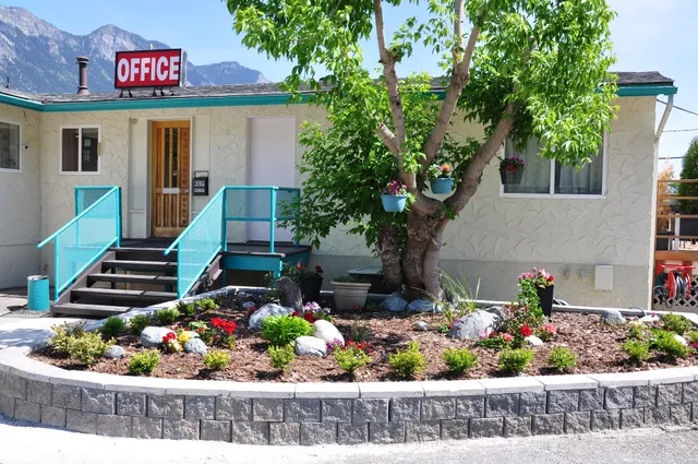 Canadas Best Value Inn Mile 0