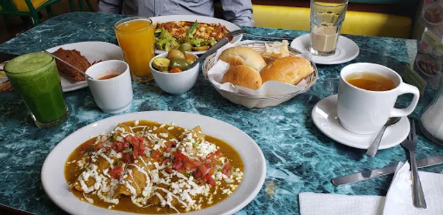 Bisquets Obregón, La Virgen