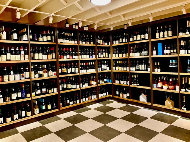 Fiske & Main, Specialty Wine and Cheese