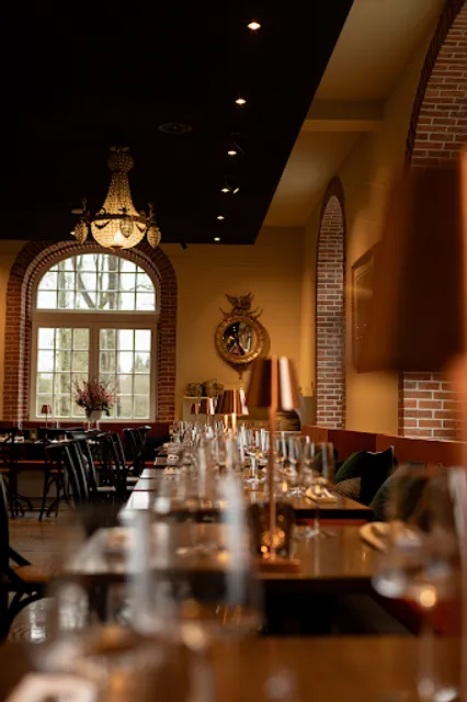 Restaurant de l'Auberge du Château de Leignon par Isabelle Arpin , chambres d’hôtes et gîtes