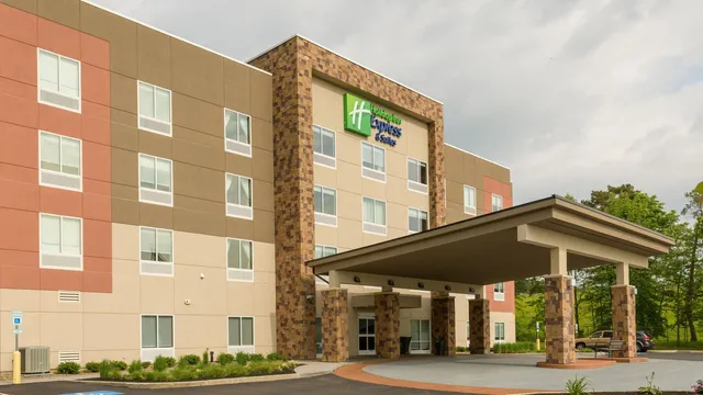 Holiday Inn Express & Suites Jamestown by IHG