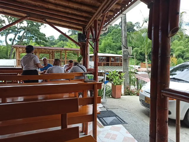 ESTADERO EL MIRADOR LA MONA